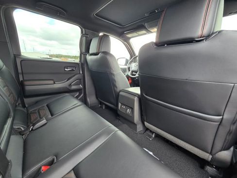 Used 2025 Nissan Frontier PRO-4X w/ Pro Premium Package image 18