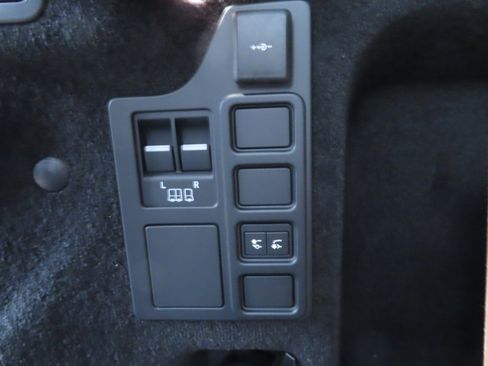 New 2024 Land Rover Discovery Dynamic SE image 27