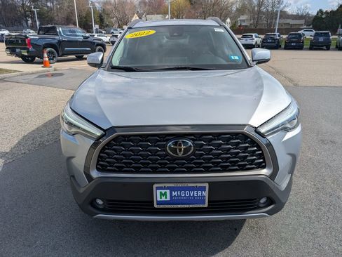 Used 2022 Toyota Corolla Cross XLE w/ Convenience Package image 9