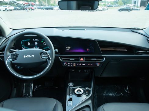 Used 2023 Kia Niro EX w/ EX Cold Weather Package FWD image 13
