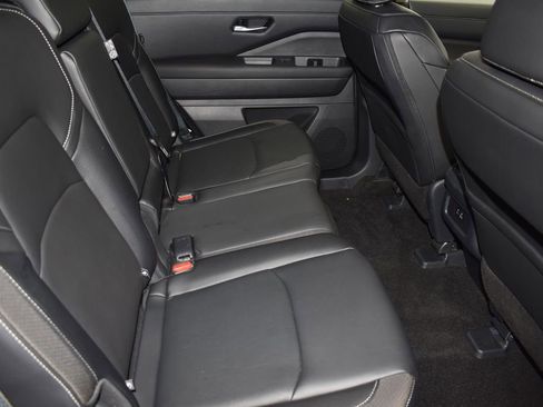 Used 2024 Nissan Pathfinder SL image 22