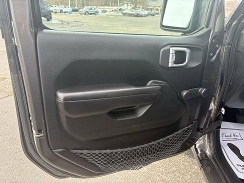 Used 2019 Jeep Wrangler Sport image 19