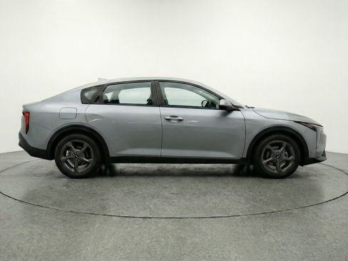 Used 2025 Kia K4 LXS image 11