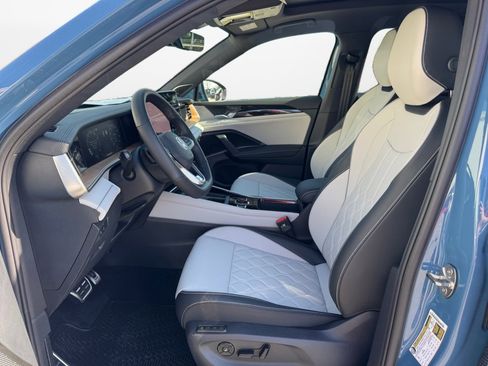 New 2026 Volkswagen Tiguan SEL R-Line image 9