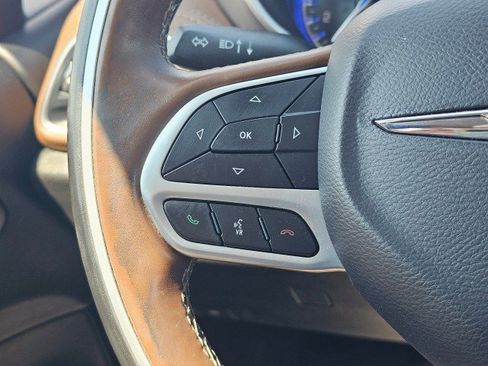 Used 2017 Chrysler Pacifica Limited FWD image 31