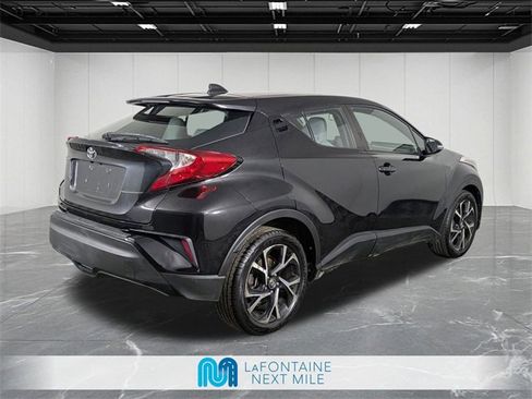Used 2019 Toyota C-HR XLE image 5
