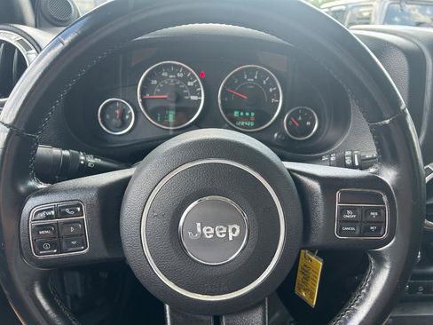 Used 2013 Jeep Wrangler Unlimited Sahara w/ Connectivity Group AWD/4WD image 14