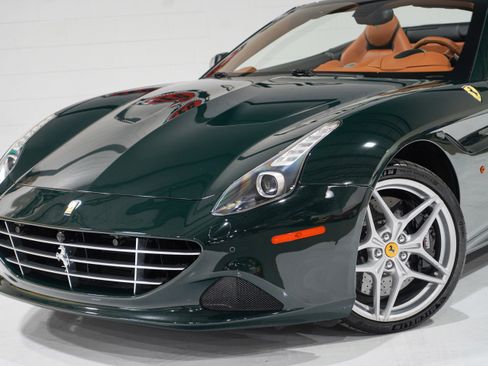 Used 2016 Ferrari California T RWD image 33