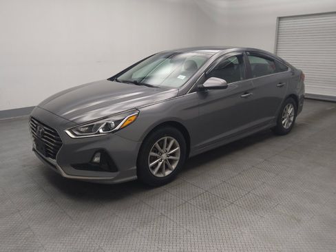 Used 2018 Hyundai Sonata SE FWD image 2