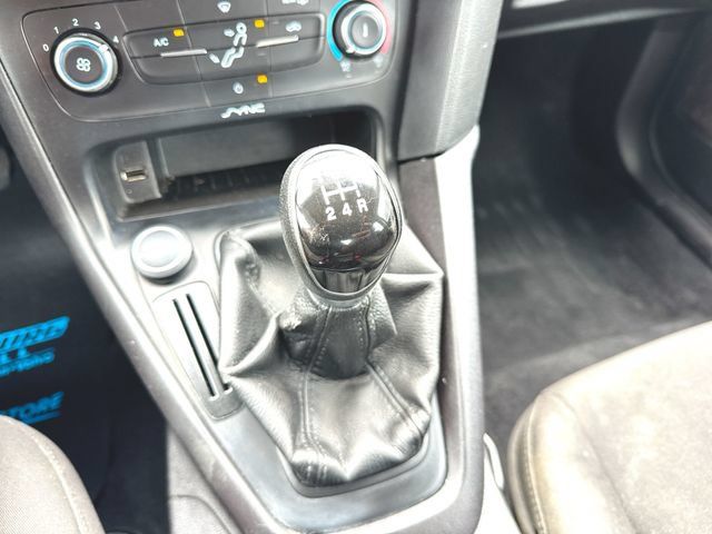 Used 2015 Ford Focus SE FWD image 15
