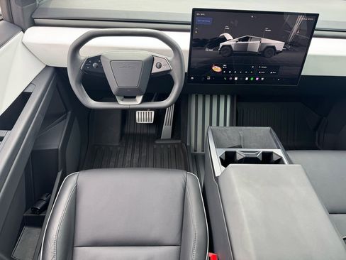 Used 2024 Tesla Cybertruck AWD Crew Cab image 18