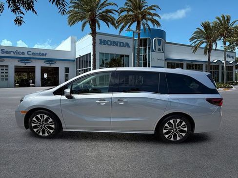Used 2025 Honda Odyssey Elite image 5