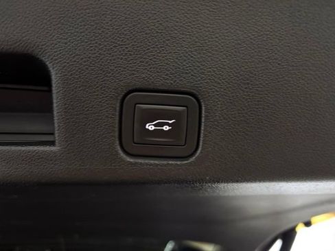 Used 2024 Chevrolet Traverse RS AWD/4WD image 11