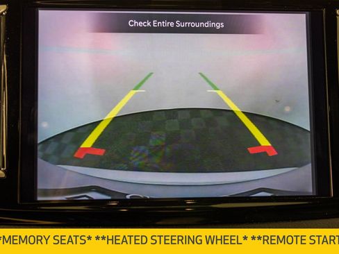 Used 2024 Chrysler Pacifica Limited FWD image 8