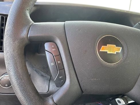 Used 2017 Chevrolet Express 2500 Extended RWD image 18