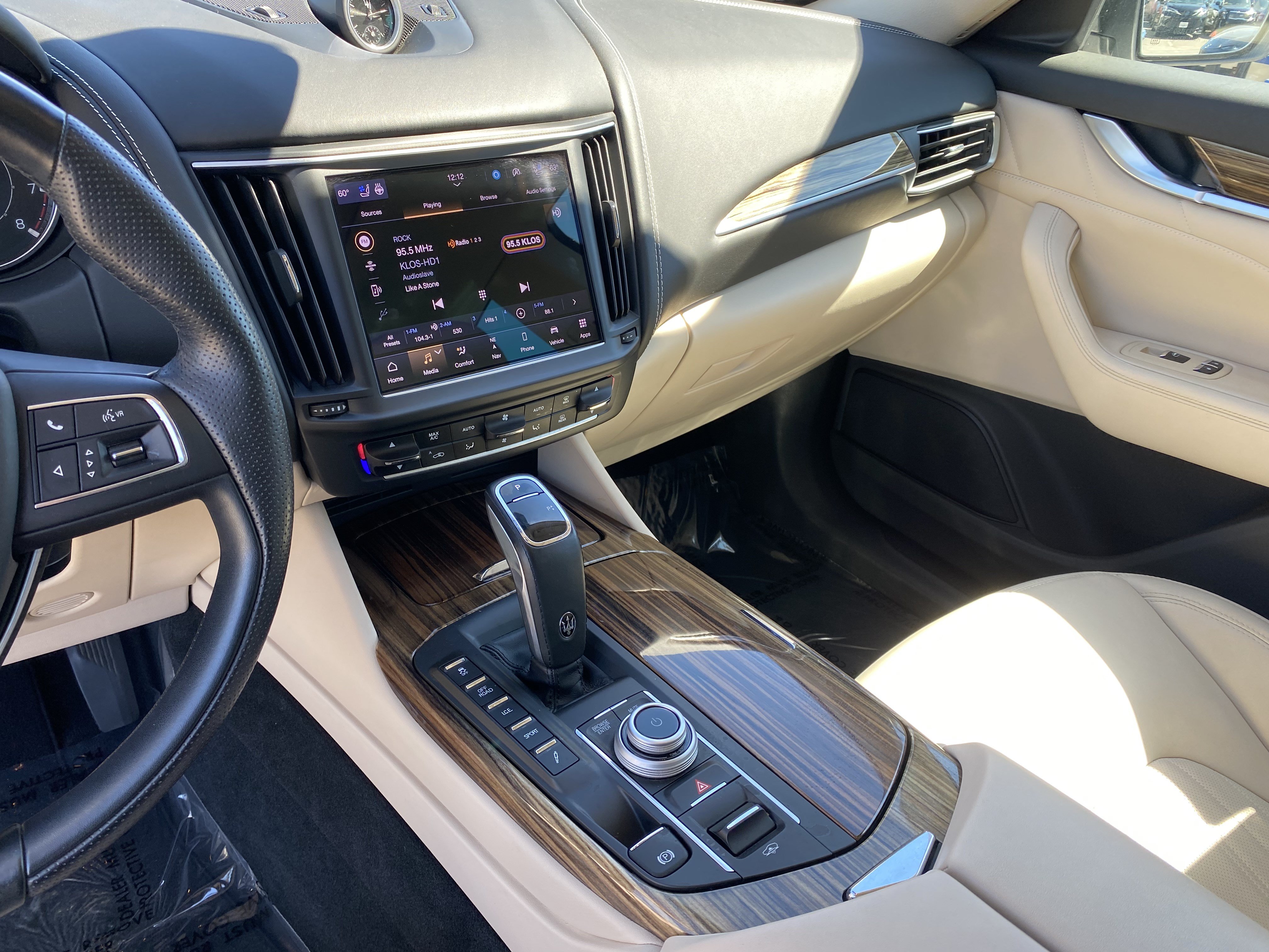 Used 2022 Maserati Levante GT AWD/4WD image 11
