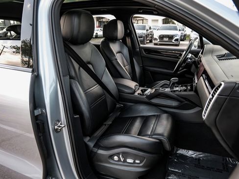 Used 2021 Porsche Cayenne image 37