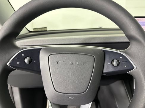 Used 2026 Tesla Model Y Long Range AWD/4WD image 10