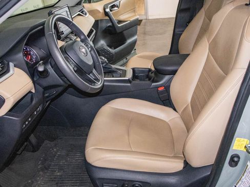 Used 2021 Toyota RAV4 XLE Premium AWD/4WD image 7