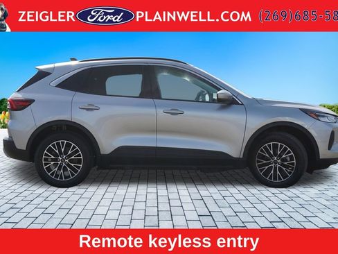 Used 2023 Ford Escape SE FWD image 6