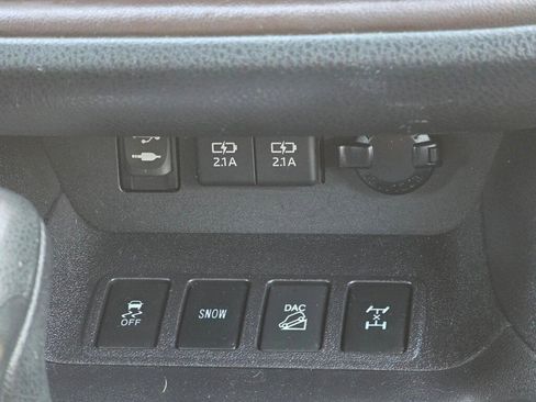 Used 2019 Toyota Highlander LE image 15