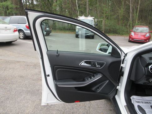 Used 2020 Mercedes-Benz GLA 250 4MATIC image 10
