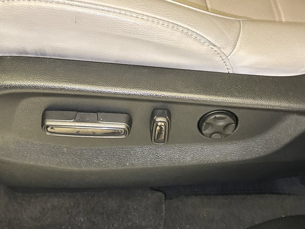 Used 2022 Honda CR-V Touring image 25