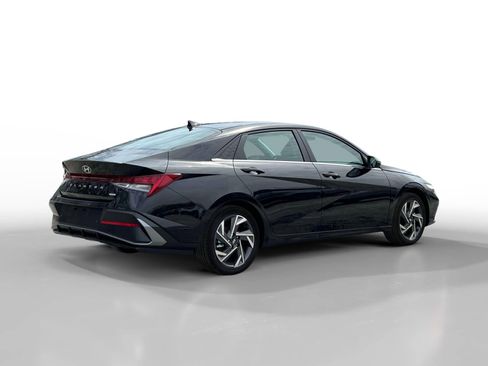 New 2025 Hyundai Elantra Limited image 9