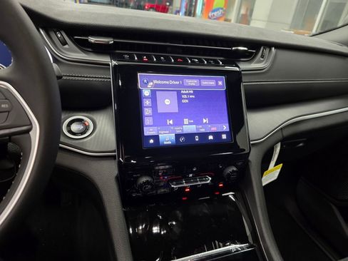 New 2025 Jeep Grand Cherokee Laredo X w/ Luxury Tech Group I image 20