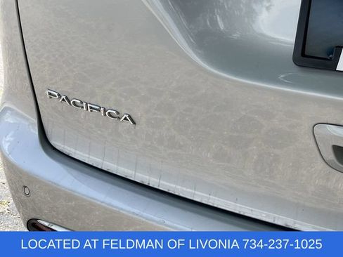 Used 2024 Chrysler Pacifica Touring-L FWD image 30