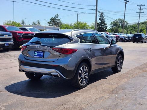 Used 2018 INFINITI QX30 Premium w/ Navigation Package AWD/4WD image 5