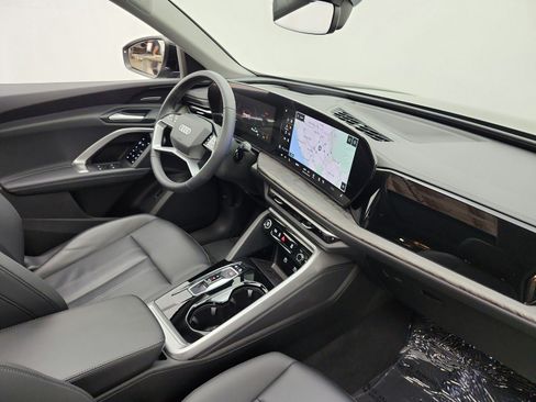 Used 2025 Audi Q5 Premium Plus w/ Premium Plus AWD/4WD image 18