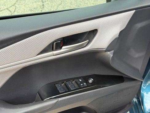 Used 2025 Toyota Camry SE w/ Convenience Package FWD image 18