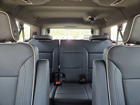New 2025 Chevrolet Suburban Premier image 5
