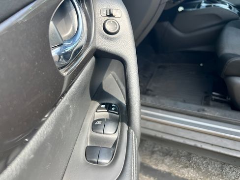 Used 2020 Nissan Rogue SV w/ Premium Package AWD/4WD image 18