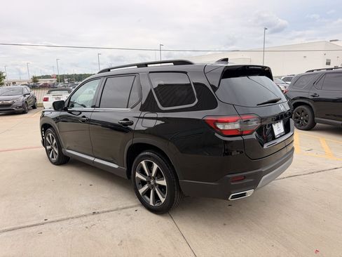 Certified 2025 Honda Pilot Touring image 6