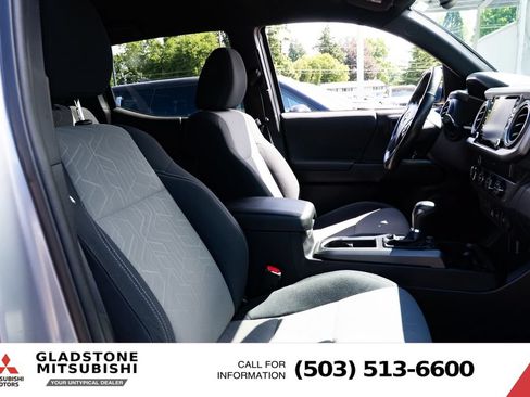Used 2020 Toyota Tacoma TRD Off-Road AWD/4WD image 27
