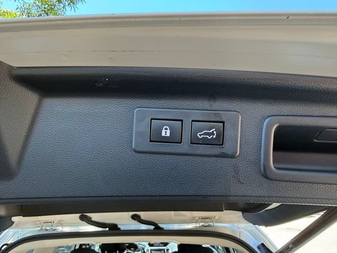 Used 2024 Subaru Forester Premium AWD/4WD image 27