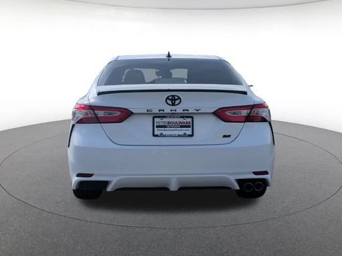 Used 2020 Toyota Camry SE FWD image 4