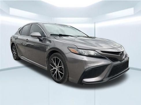Used 2024 Toyota Camry SE w/ Convenience Package FWD image 3