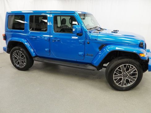 Used 2023 Jeep Wrangler Unlimited Sahara AWD/4WD image 10