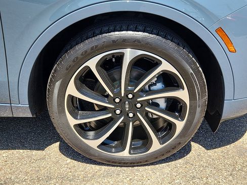 Used 2025 Lincoln Nautilus Black Label AWD/4WD image 9