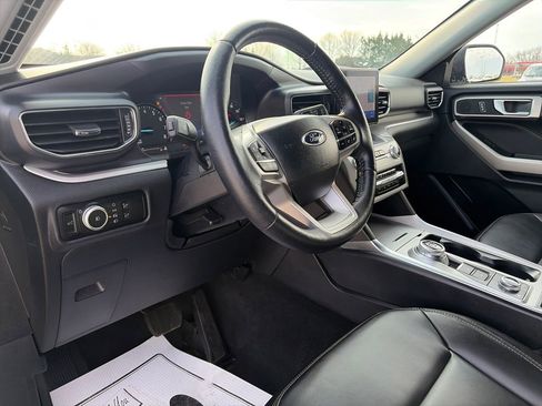 Used 2023 Ford Explorer XLT w/ Equipment Group 202A image 14