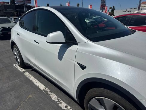 Used 2021 Tesla Model Y Long Range AWD/4WD image 6