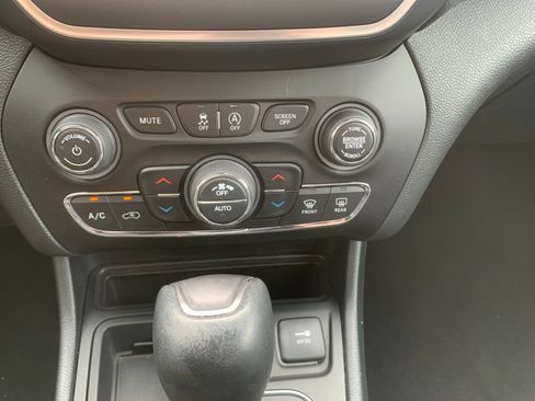 Used 2022 Jeep Cherokee Latitude Lux FWD image 25