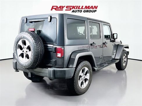 Used 2017 Jeep Wrangler Unlimited Sahara w/ Connectivity Group image 7