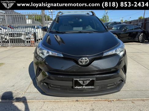 Used 2019 Toyota C-HR XLE image 2
