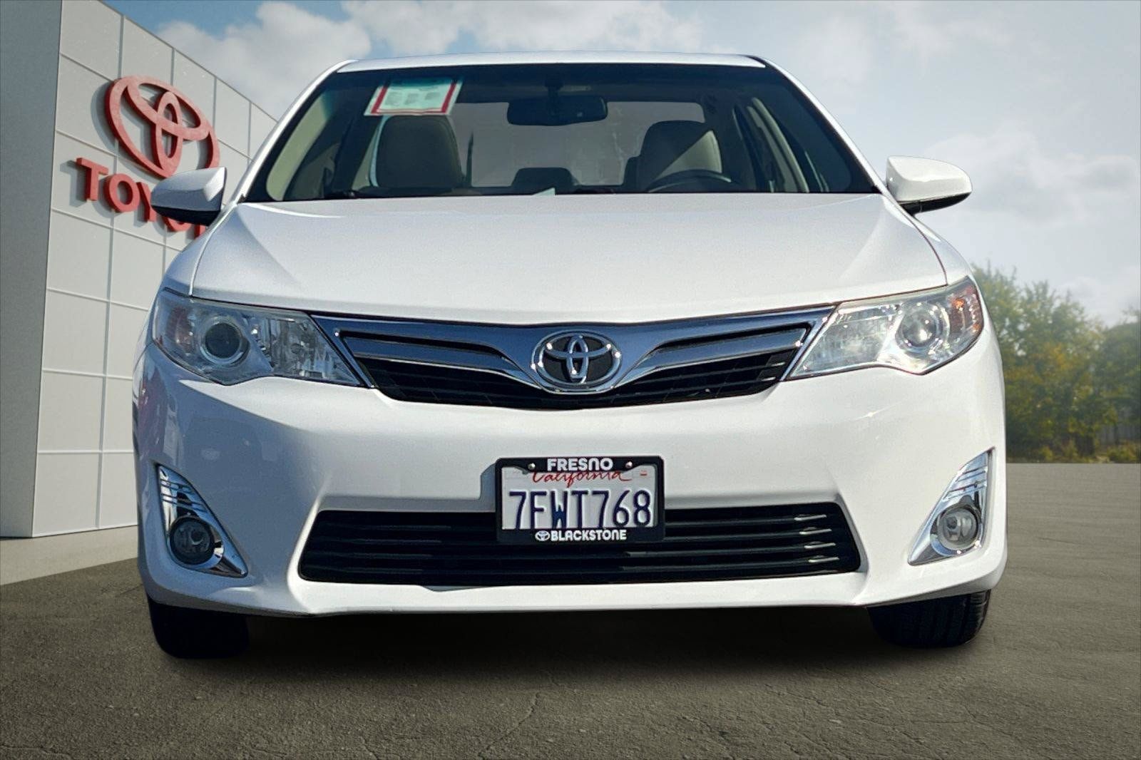 Used 2014 Toyota Camry XLE w/ Leather Package FWD image 8