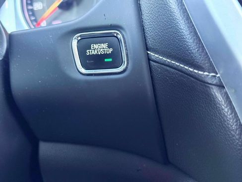 Used 2022 GMC Acadia SLE w/ Driver Convenience Package FWD image 20