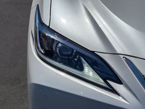 Used 2025 Lexus ES 300h w/ Premium Package FWD image 7